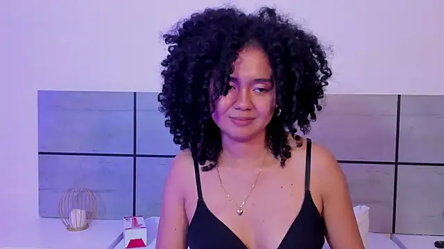 Kiraspell live cam on StripChat