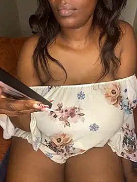 Naughty-sonia2 live cam on StripChat