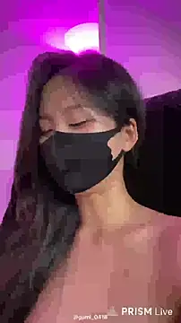 gumi_0418 live cam on StripChat