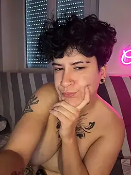 callmelouve live cam on StripChat