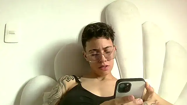 Cutie_Shy_ live cam on StripChat
