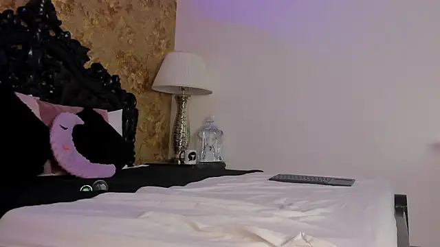 alanna_blaze live cam on StripChat