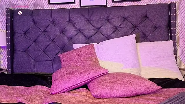dark__nymph live cam on StripChat