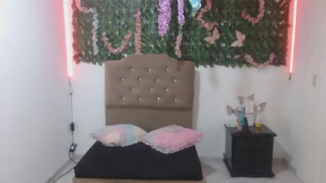 adara_cute_69 live cam on StripChat