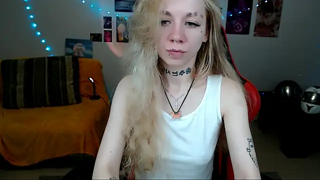 Nica_Kawaii live cam on StripChat