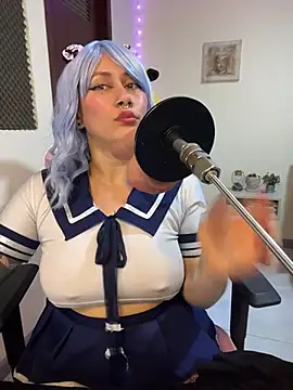 Luna_Paris_ live cam on StripChat
