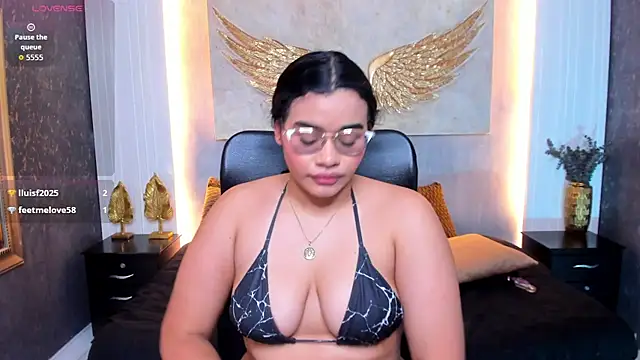 Celeste_luxe live cam on StripChat