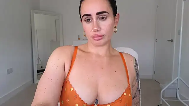 LibbyLoveHeartx live cam on StripChat