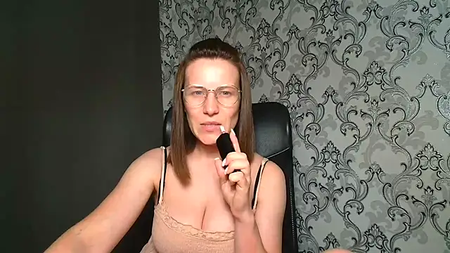 Kelly_Kisss live cam on StripChat