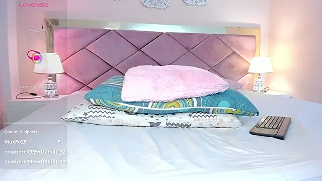 VictoriaLasse live cam on StripChat