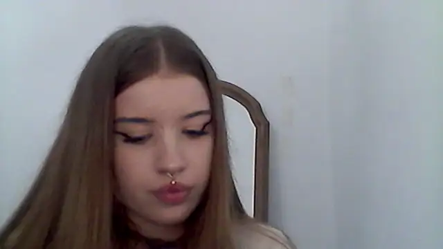 mollyhotteen - MollyHotTeen's free webcam - UK Sex Cams