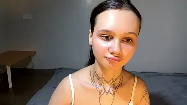 MayraLucarelli live cam on StripChat