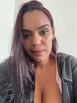 Sara-77 live sex cam