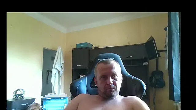 MrWhitePL live cam on StripChat