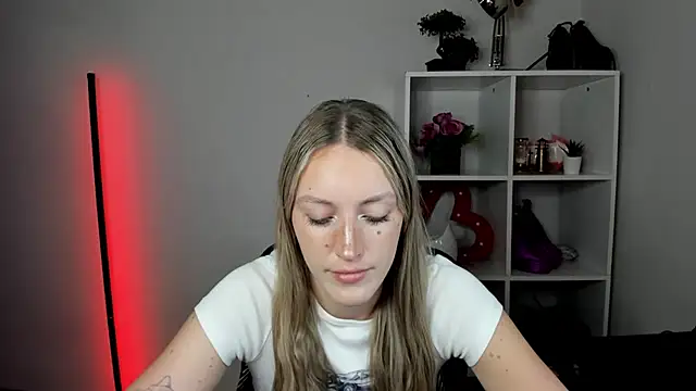 evelynblond - EvelynBlond's free webcam - UK Sex Cams