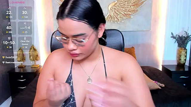 Celeste_luxe live cam on StripChat