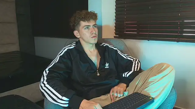 tyler_mcrey (M young) - take off pants!!!