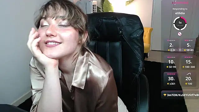 Crystal-dreamt live cam on StripChat