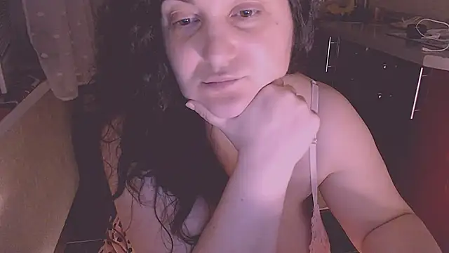 SoftLia live cam on StripChat