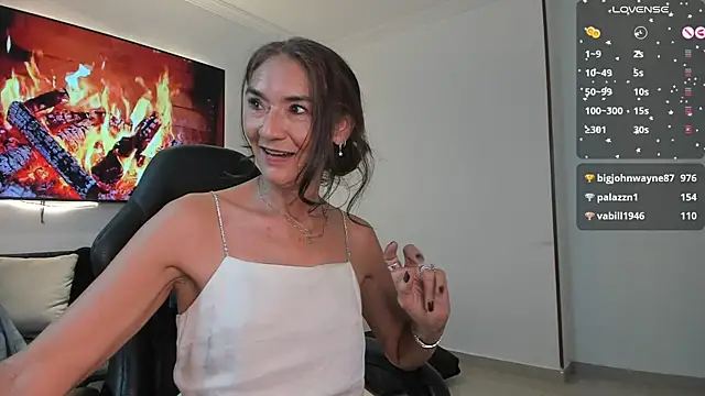 Emma_Mendozaa live cam on StripChat