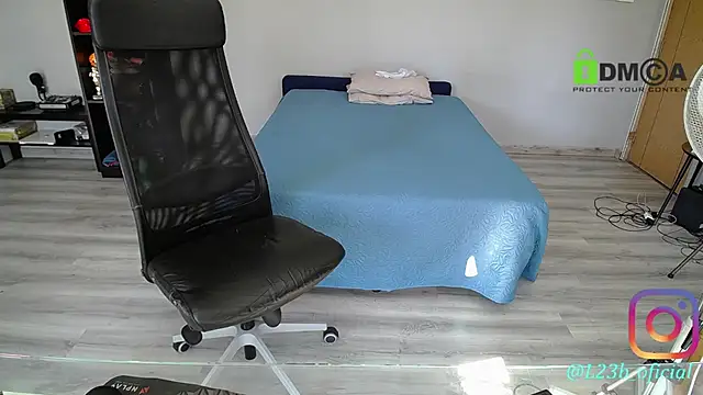 latinoo23bom webcam