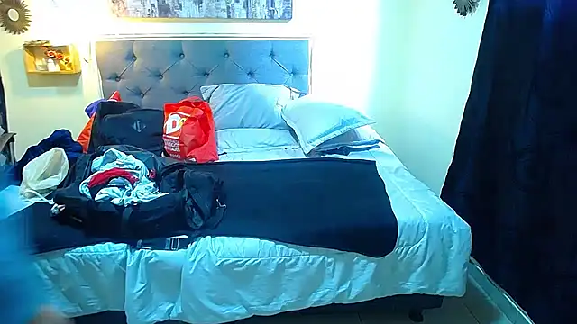sasi_luna live cam on StripChat