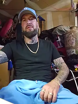 Beardedtattood live cam on StripChat