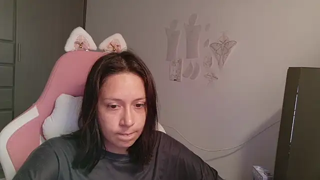 MommyMiaWs webcam