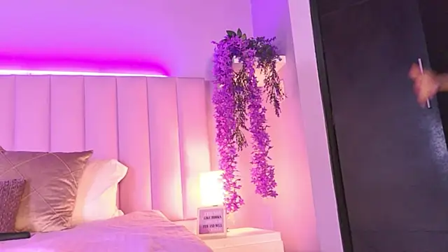 lunabaxter_ (F young) - sexy blowjob