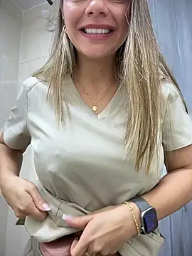 alicee16 live cam on StripChat