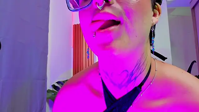 Rebeka-baker live cam on StripChat