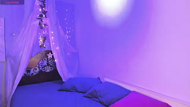 julianaaldanaa live cam on StripChat