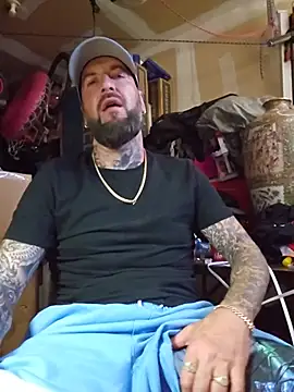 Beardedtattood live cam on StripChat