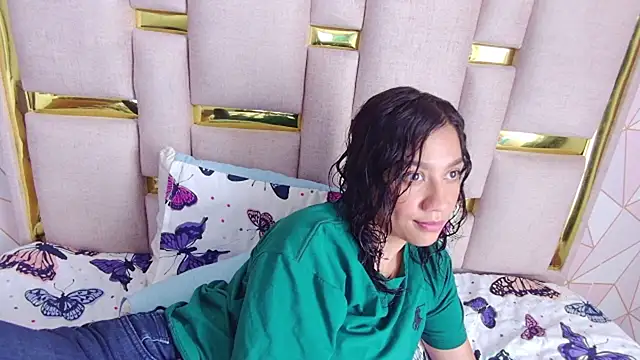 ninachan_ - NinaChan_'s free webcam - UK Sex Cams