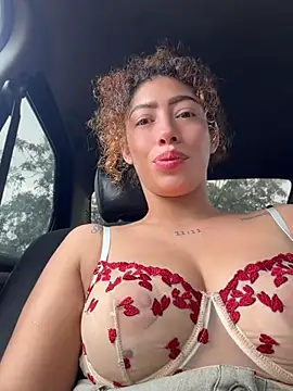 roxyrougee (F young) - Risky ride dildo in public