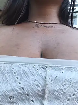 MissNyraSecret webcam