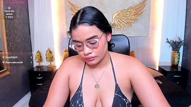 Celeste_luxe live cam on StripChat