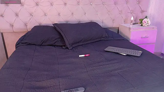 ZarinaWynne webcam