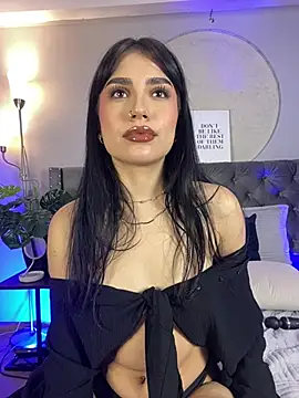 AlmaBlaze live cam on StripChat