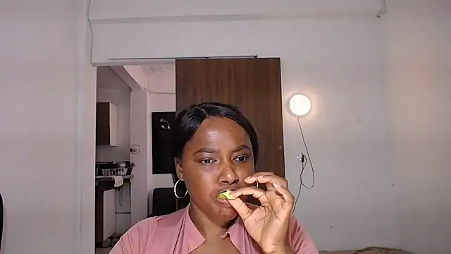 yselahot live cam on StripChat