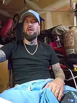 beardedtattood (Ask my age) - Strip me naked at home  😈💦💦💦