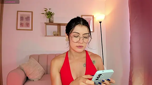 Lilabril live cam on StripChat