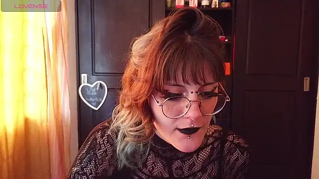 Rossiee_huntt live cam on StripChat