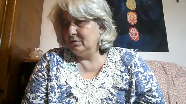 ExquisiteMature live cam on StripChat
