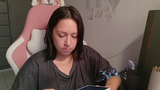 MommyMiaWs webcam