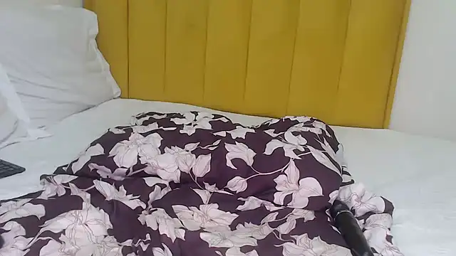 Bella_2025 webcam