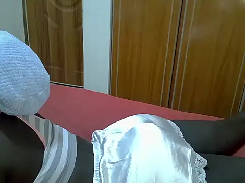 kaya_bear webcam