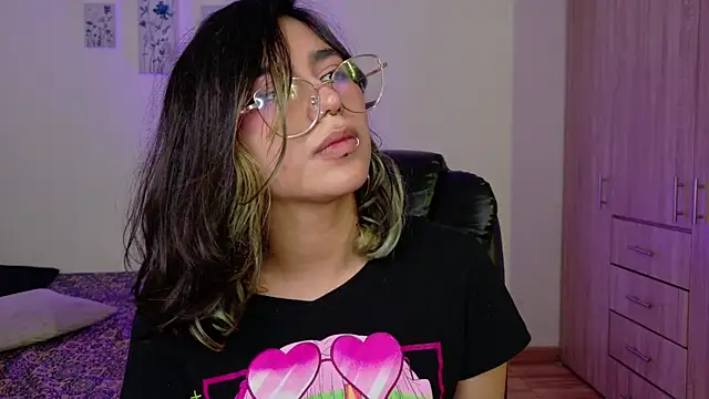 Alejaa_storm live cam on StripChat