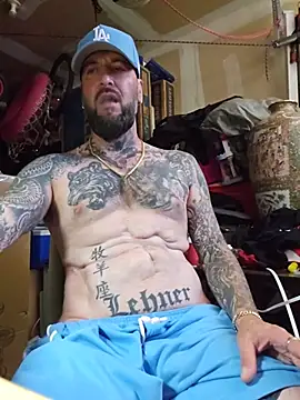 beardedtattood (Ask my age) - Strip me naked at home  😈💦💦💦
