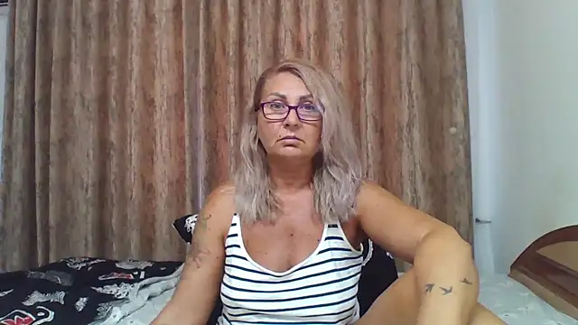 PussyEvely live cam on StripChat